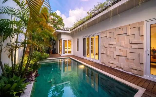 Splendid Private Villa, 2 BR, Canggu With Staff