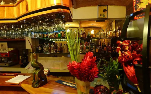 Paradise Hotel Boutique & Lounge