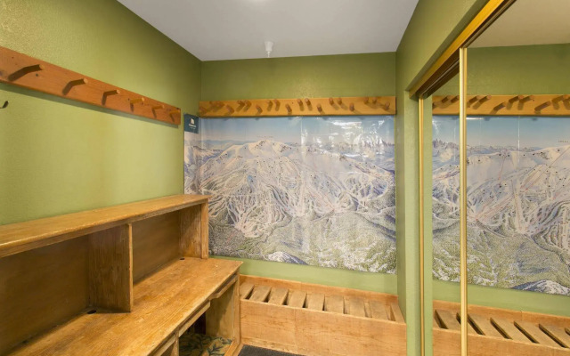 Aspen Creek by 101 Great Escapes