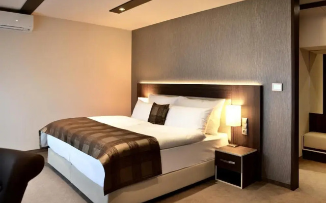 AZUL Hotel & Restaurant