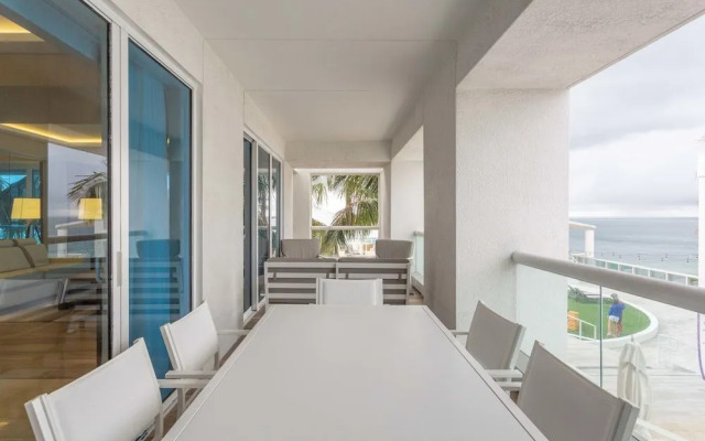 Charming Beachfront Condo With Large Balcony