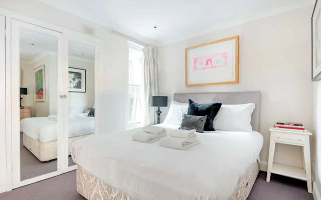 Chic Chelsea Home near South Kensington by UnderTheDoormat