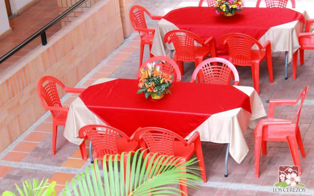 Apartahotel Los Cerezos
