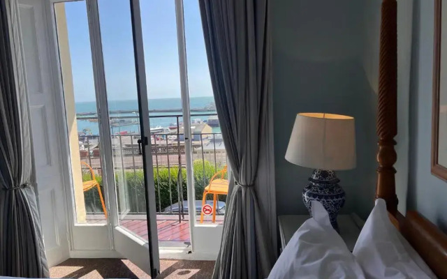 Royal Harbour Hotel