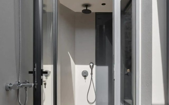 Neromai Cave Luxury Villas