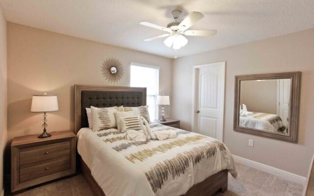 4176 Oaktree Drive 6 Bedroom Home by Redawning