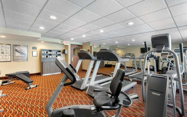 Holiday Inn Express Chicago-Downers Grove by IHG