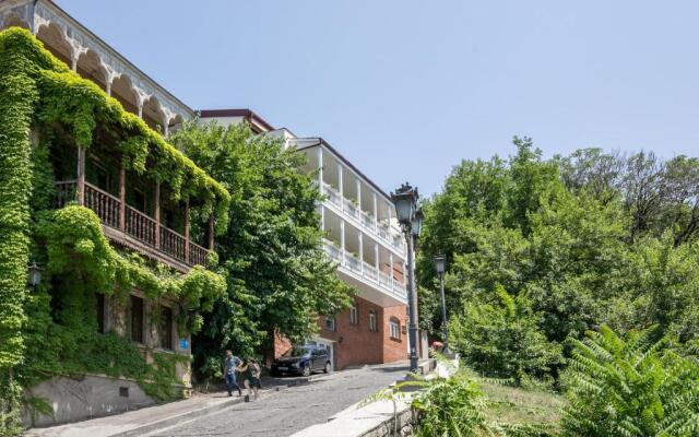 H&B Apartments Akhvelediani II