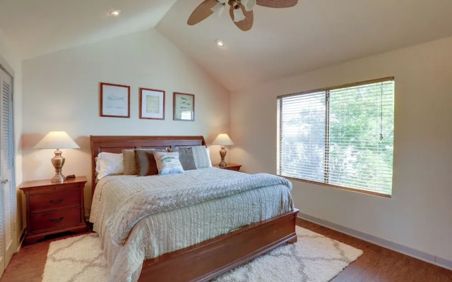 Waterfront Granbury House w/ Deck & Private Dock!