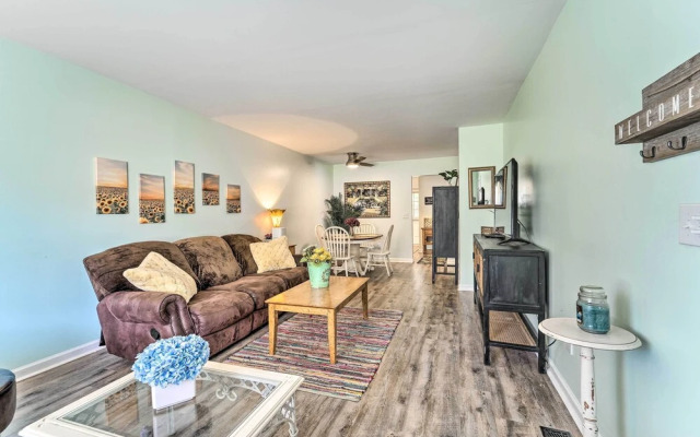 Charming Wilmington Home w/ Screened-in Porch