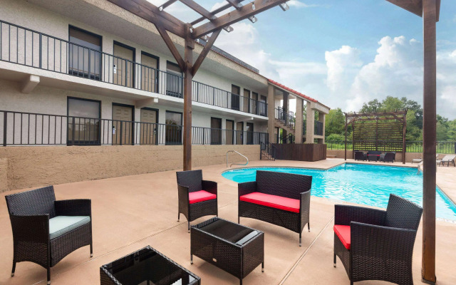 Ramada by Wyndham Bainbridge