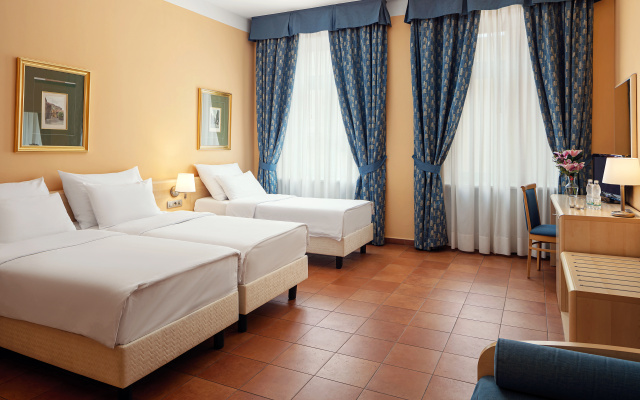 Hotel Caesar Prague - Image 4