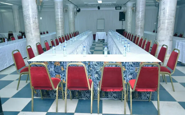 Hotel Makepe Palace