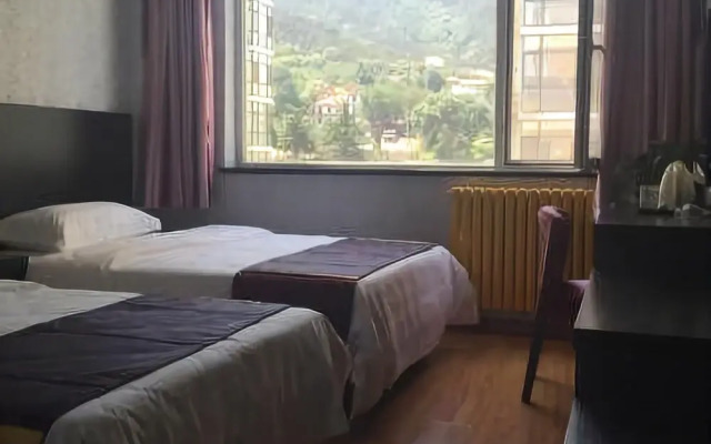 Huanghelou Business Hotel