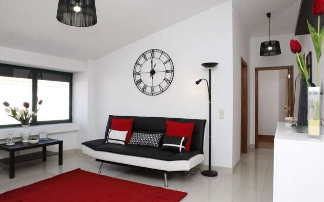 Wondrous Terrace Apartment in Cascais Center