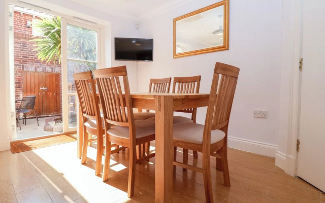 6 Willows Green