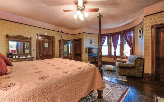 The Simmons-Bond Inn