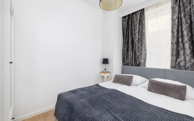 Black & White Szczecin by Renters