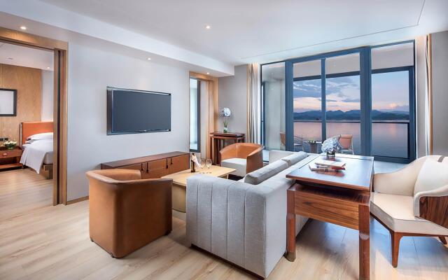 voco Thousand Island Lake by IHG