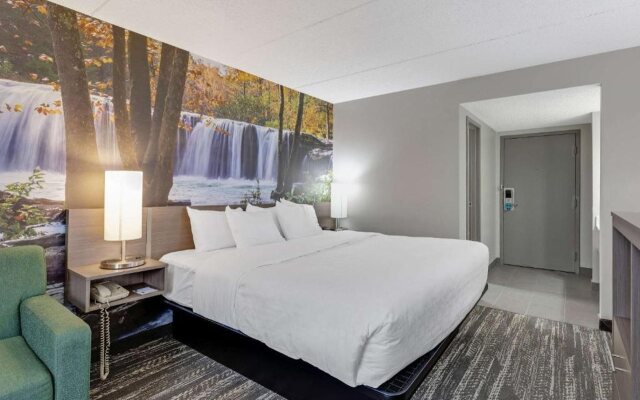 Clarion Pointe Near Erie Casino