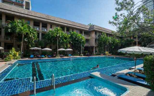 Plumeria Resort (Wong-Amat) SHA Extra Plus