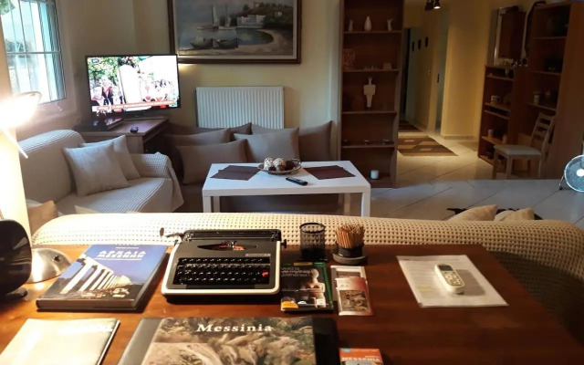Luxury Country House in Kalamata / SP