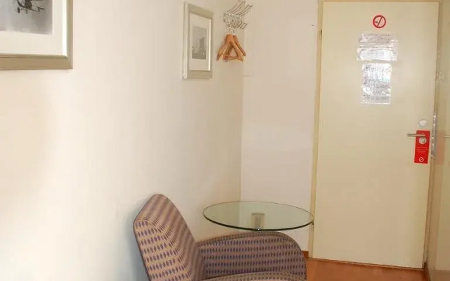 Hostel Bargain Toko