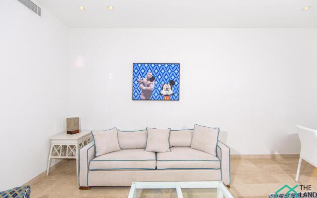 LUXUEUX APT AVEC JARDIN ET GARAGE PRIVéS @ MARSA