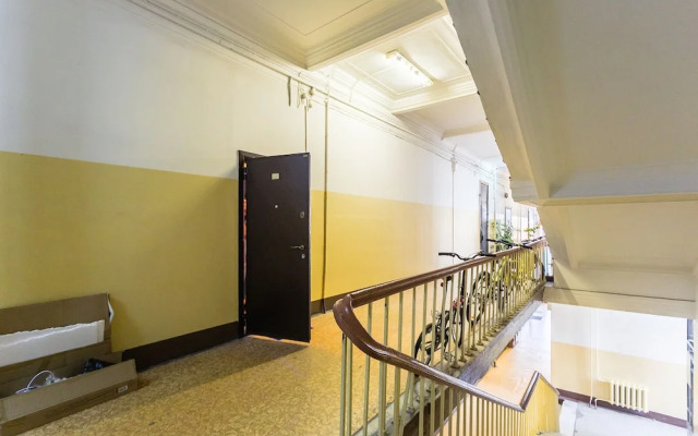 Apartment on B Gnezdnikovskiy 10
