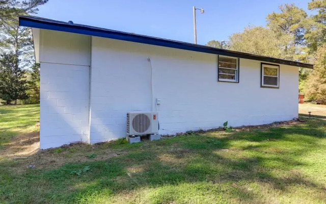 Fayetteville Guest House: Walk to Nature Preserve!