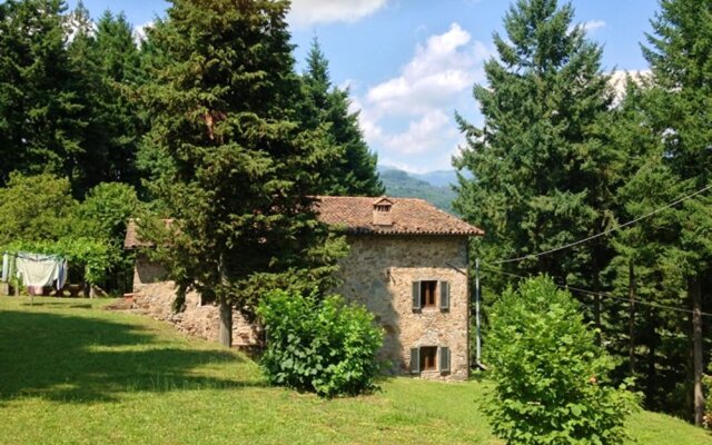 Villa With 3 Bedrooms in Barga, With Wonderful Mountain View, Private