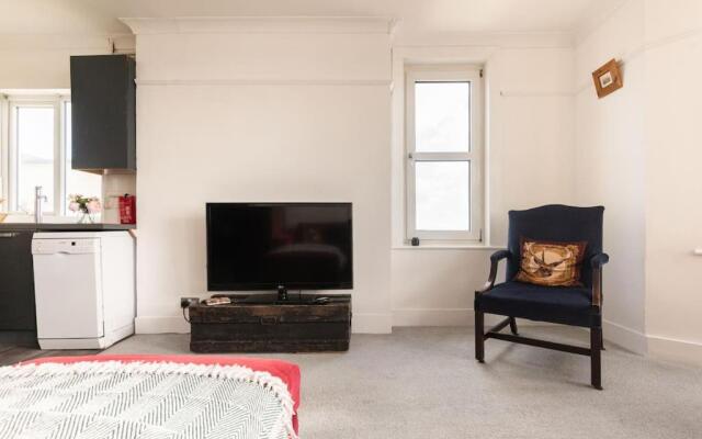 Worthing sea-front apartment
