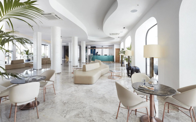 Lalila Blue Suites