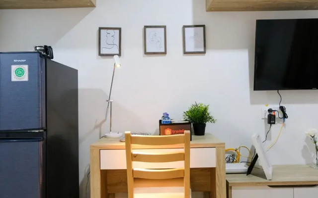 Cozy Studio Apartment with Smart TV at Springwood Residence