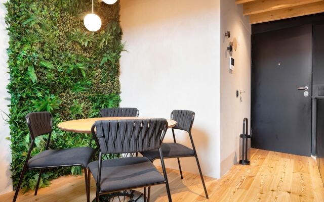 Elegant Downtown Apartment by Vacationy