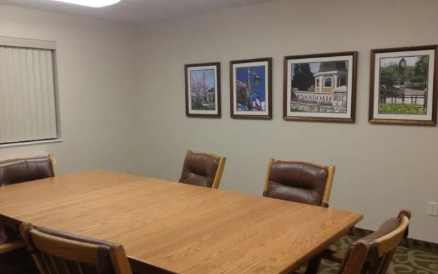 Shenandoah Inn & Suites