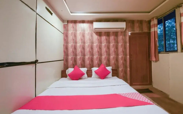 OYO 41435 Golden Residency