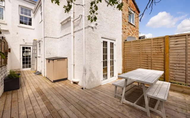 Salisbury Residences by Charles Hope