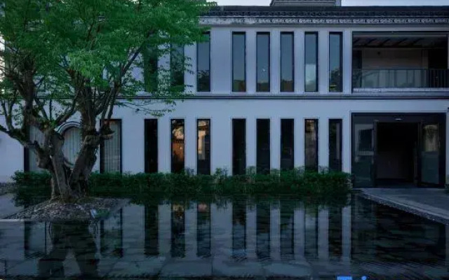 Meixuxicheng Taohua Villa (Taohuatan Scenic Area Branch)