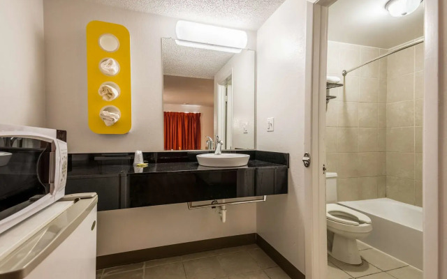 Motel 6 Schenectady, NY