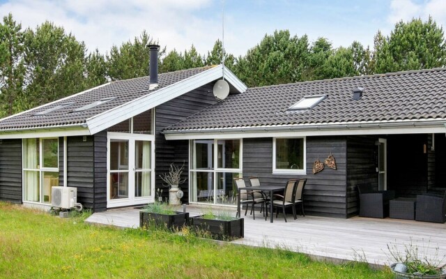 Spacious Cottage In Albaek Jutland With Sauna