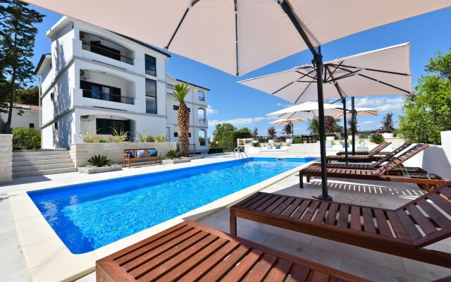Mediterraneo Garden Apartments