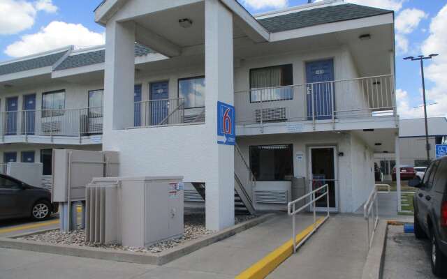 Motel 6 Austin, TX