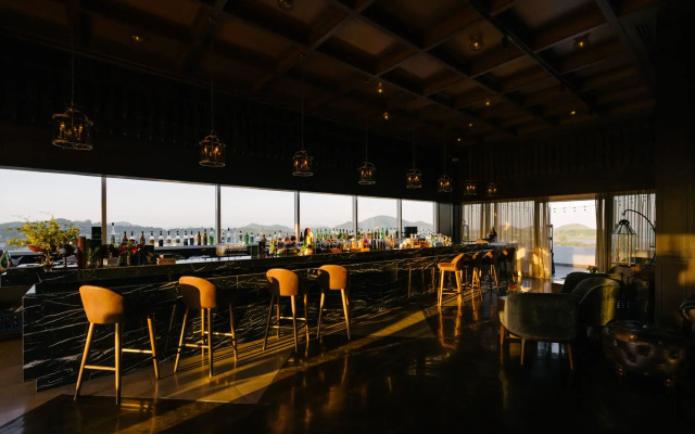 Novotel Phuket City Phokeethra Hotel