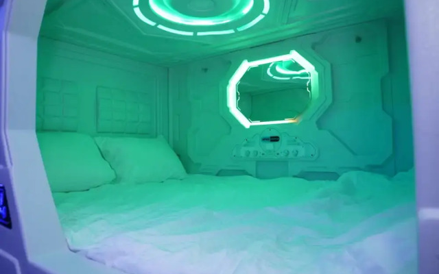Capsula hotel