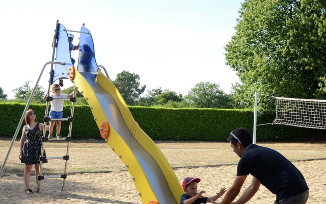 Semi-detached Bungalow With Microwave, in the Great Vendée