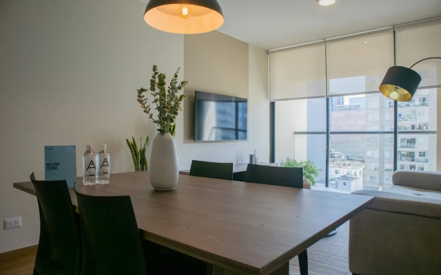 w Striking 1BR w Perfect Balcony Near Kennedy Park