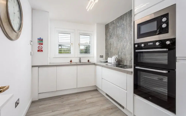 9A Millbrae - Donnini Apartments