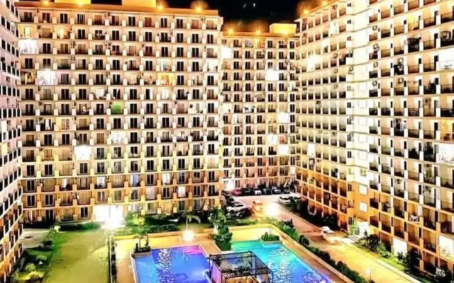 Panoramic Pool Views in Luxurious Lapu-lapu City Condo