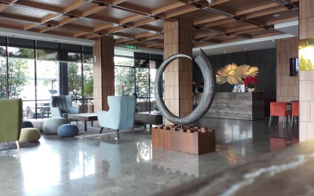 Roxy Hotel and Apartments Hotel